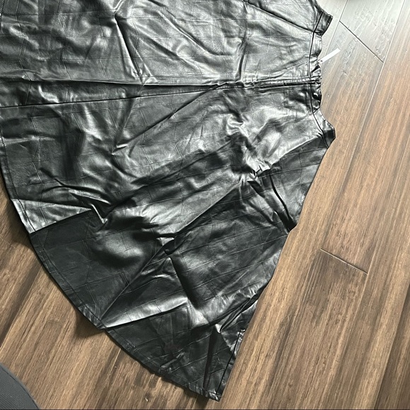 ASOS skater skirt in BLACK leather look - Picture 10 of 16